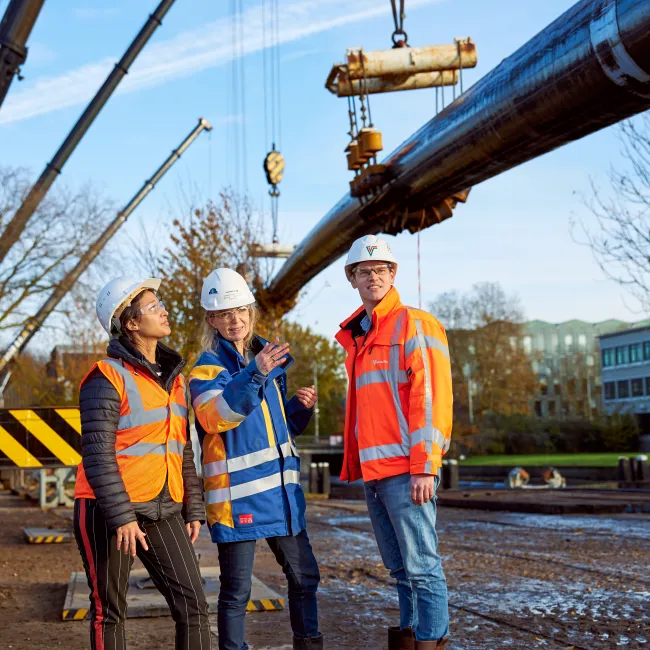 Overleg tussen pipeline engineers tijdens de opleiding Masterclass Pipeline Technology - Bedrijfsvoering en onderhoud bij Habeo+.