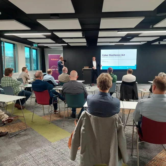 Frank van Olphen van CS2 (specialistisch label van Croonwolter&dros) tijdens de masterclass Cybersecurity voor OT systemen